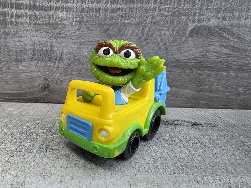 Sesame Street Workshop Oscar The Grouch Garbage Truck Rolling Car Toy 3" g63b